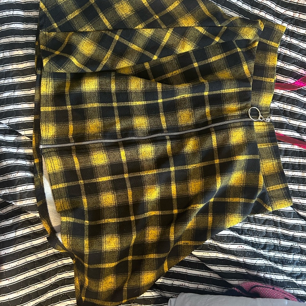 Hot Topic Yellow and Black Asymmetrical Skater Mini Skirt